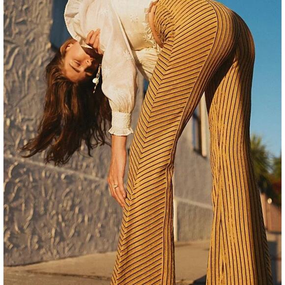 Free People Slim Pull-On Ribbed Velvet Velour Flare Pant Untold Gold Size Small - Picture 2 of 7